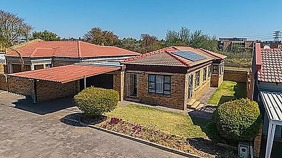 Single-storey family home with carport - Rooihuiskraal, Centurion